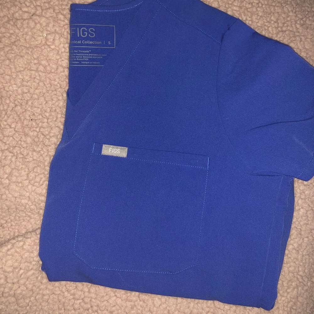 Size small Catarina scrub top in DENIM